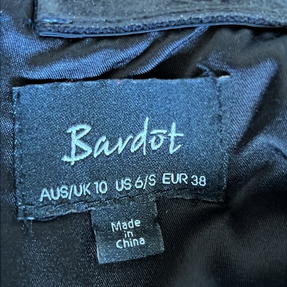 Bardot Solange Black Off-Shoulder Sheath Dress W Long Fluted Sleeves Size 6 - Picture 3 of 14